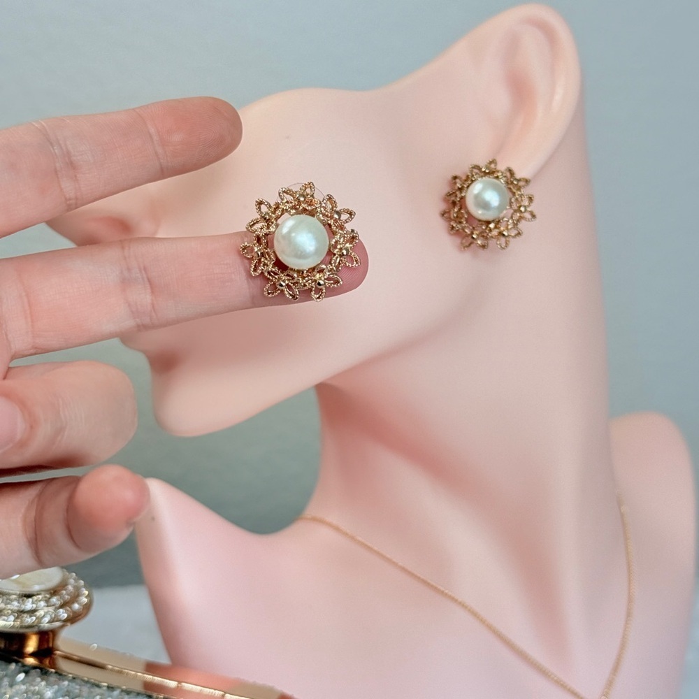 ⚜️ Elegant Gold Earrings With Pearl - Picture 6 of 7